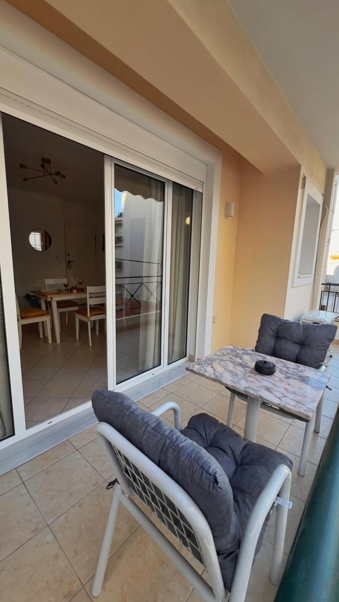 H&H Cozy Retreat Lägenhet Pireus Exteriör bild